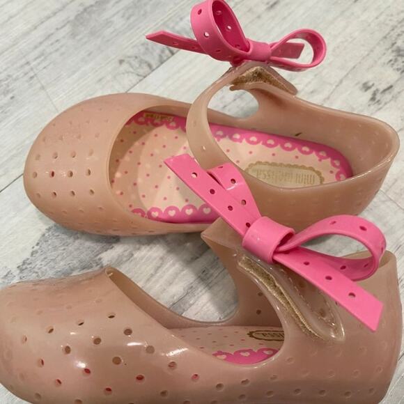 Mini Melissa Mary Jane with Pink bow on the side Velcro to close 7 - Picture 3 of 6